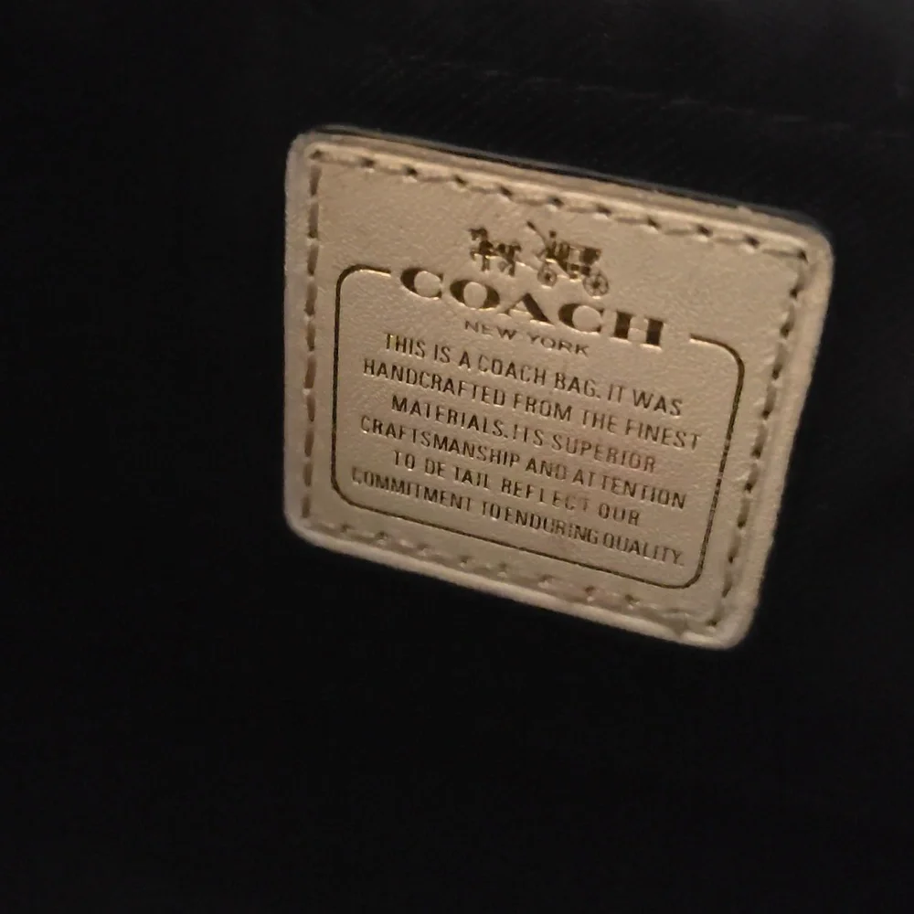 Coach black leather embossed small crossbody gold detail - Picture 11 of 13